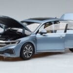 Volkswagen Passat B8 Modrý FAW 1:18 ZVF000003A Kov - image 2 of 7