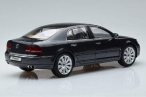 Volkswagen Phaeton V6 Mazeppa Šedý Kyosho 1:18 08831MBK Kov – obrázok 3 z 9