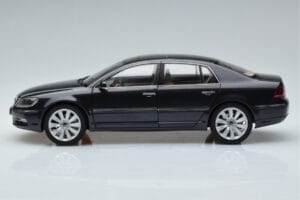 Volkswagen Phaeton V6 Mazeppa Šedý Kyosho 1:18 08831MBK Kov – obrázok 5 z 9