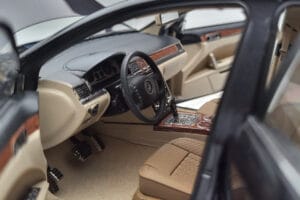 Volkswagen Phaeton V6 Mazeppa Šedý Kyosho 1:18 08831MBK Kov – obrázok 8 z 9