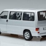 Volkswagen T4b Transporter Caravelle Minibus Schuco 1:18 450041500 Kov - image 7 of 8