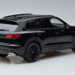 Volkswagen Touareg CR Čierny FAW 1:18 LTC761021BLA Kov - image 3 of 7
