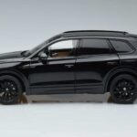 Volkswagen Touareg CR Čierny FAW 1:18 LTC761021BLA Kov - image 4 of 7