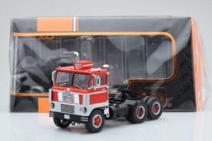 White 7400 Červený Strieborný IXO 1:43 TR170 Kov – obrázok 5 z 5
