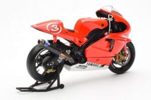 Yamaha YZR-M1 Marlboro Yamaha Team #3 M. Biaggi MotoGP 2002 Minichamps 1:12 122026303 Kov – obrázok 3 z 4