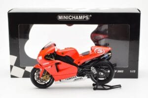Yamaha YZR-M1 Marlboro Yamaha Team #3 M. Biaggi MotoGP 2002 Minichamps 1:12 122026303 Kov – obrázok 4 z 4