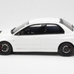 Mitsubishi Lancer Evo VIII MR FQ-400 Biely Otto 1:18 - image 3 of 6