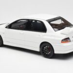 Mitsubishi Lancer Evo VIII MR FQ-400 Biely Otto 1:18 - image 5 of 6