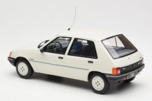 Peugeot 205 Junior Biely Otto 1:18 OT463 Živica – obrázok 5 z 6