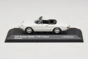 Alfa Romeo 1750 Spider Veloce Biely Minichamps 1:43 400120530 Kov