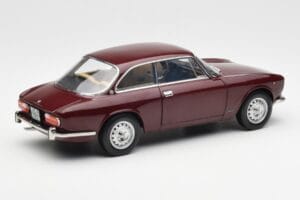 Alfa Romeo 2000 GTV Gaštanovo Červený Norev 1:18 187916 Kov – obrázok 3 z 8