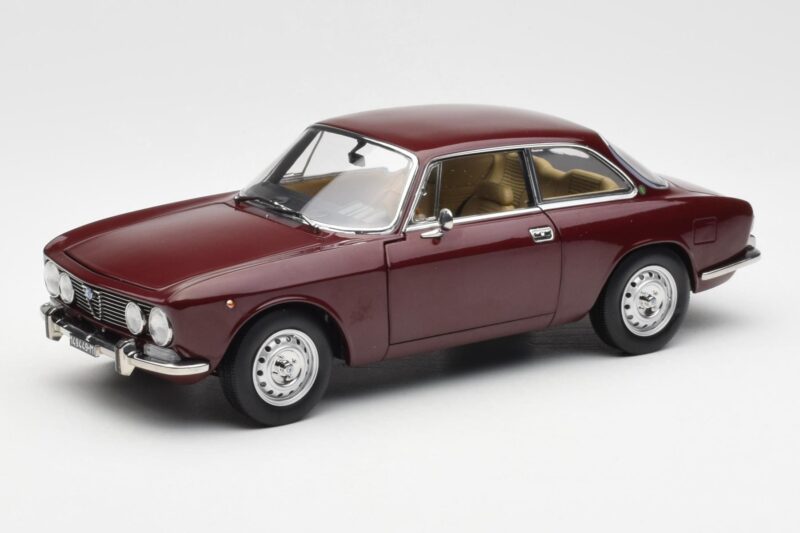 Alfa Romeo 2000 GTV Gaštanovo Červený Norev 1:18 187916 Kov