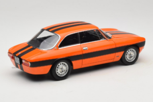 Alfa Romeo 2000 GTV Oranžový Norev 1:18 187918 Kov – obrázok 3 z 8