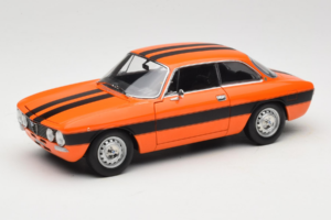 Alfa Romeo 2000 GTV Oranžový Norev 1:18 187918 Kov