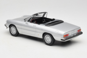 Alfa Romeo 2000 Spider Strieborný Norev 1:18 187884 Kov – obrázok 5 z 6