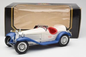Alfa Romeo 2300 Spider Biely & Modrý Bburago 1:18 3008-M1 Kov – obrázok 6 z 6