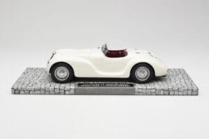 Alfa Romeo 6C 2500 SS Corsa Spider Biely Minichamps 1:18 107120232 Živica – obrázok 3 z 6