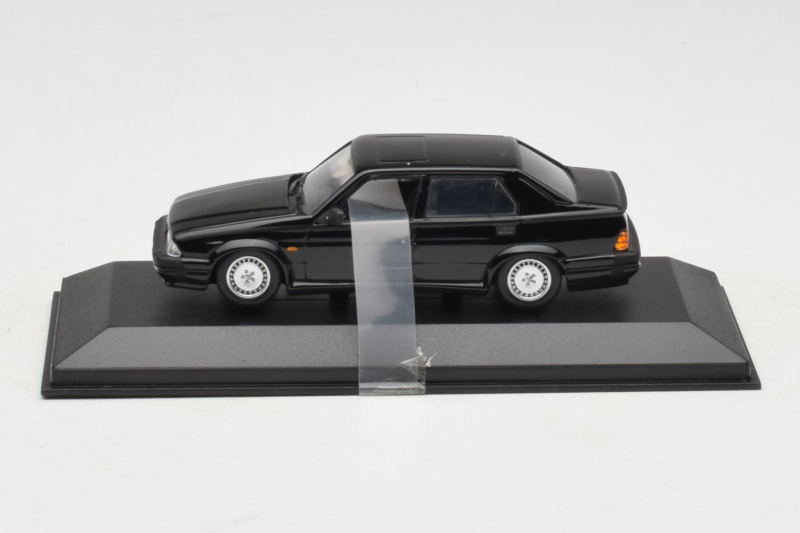 Alfa Romeo 75 3.0 V6 Čierny Minichamps 1:43 403120463 Kov