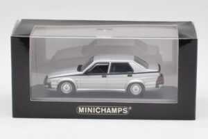 Alfa Romeo 75 3.0 V6 Strieborný Minichamps 1:43 400120461 Kov – obrázok 4 z 4