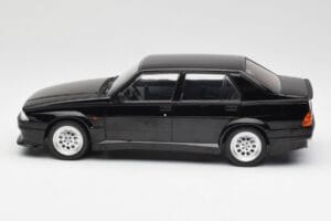 Alfa Romeo 75 Turbo Evoluzione Čierny MCG 1:18 MCG18429 Kov – obrázok 3 z 6