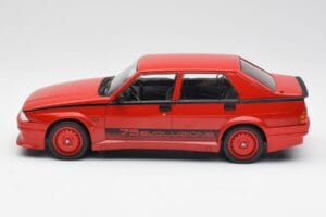 Alfa Romeo 75 Turbo Evoluzione Červený MCG 1:18 MCG18428 Kov – obrázok 3 z 6