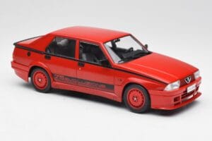 Alfa Romeo 75 Turbo Evoluzione Červený MCG 1:18 MCG18428 Kov – obrázok 4 z 6