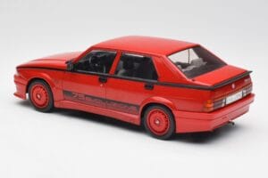 Alfa Romeo 75 Turbo Evoluzione Červený MCG 1:18 MCG18428 Kov – obrázok 5 z 6