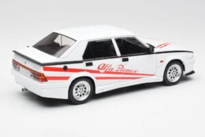 Alfa Romeo 75 Turbo Evoluzione Biely MCG 1:18 MCG18430 Kov – obrázok 2 z 6