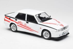 Alfa Romeo 75 Turbo Evoluzione Biely MCG 1:18 MCG18430 Kov – obrázok 4 z 6