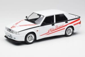 Alfa Romeo 75 Turbo Evoluzione Biely MCG 1:18 MCG18430 Kov