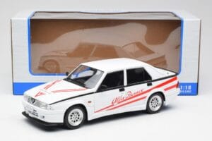 Alfa Romeo 75 Turbo Evoluzione Biely MCG 1:18 MCG18430 Kov – obrázok 6 z 6
