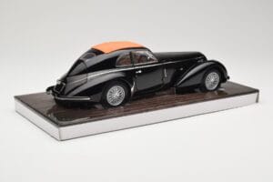 Alfa Romeo 8C 2900B Lungo Čierny Minichamps 1:18 100120421 Kov – obrázok 4 z 8
