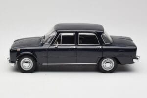 Alfa Romeo Giulia 1300 Modrý Minichamps 1:18 180120905 Kov – obrázok 4 z 8