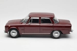 Alfa Romeo Giulia 1300 Tmavo Červený Minichamps 1:18 180120906 Kov – obrázok 4 z 8