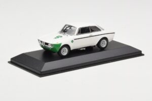 Alfa Romeo Giulia 1300 GTA Junior Biely Minichamps 1:43 400120601 Kov – obrázok 2 z 3