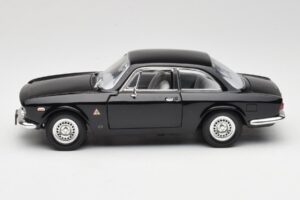 Alfa Romeo Giulia Sprint GTA Čierny Road Signature 1:18 92348 Kov – obrázok 4 z 8