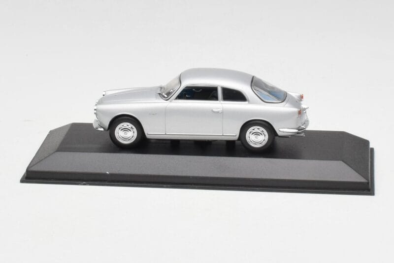 Alfa Romeo Giulietta Sprint Strieborný Minichamps 1:43 400120400 Kov