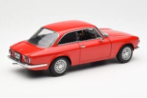 Alfa Romeo GT 1300 Junior LHD Červený AUTOart 1:18 70131 Kov – obrázok 3 z 8
