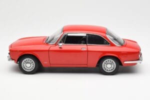 Alfa Romeo GT 1300 Junior LHD Červený AUTOart 1:18 70131 Kov – obrázok 4 z 8