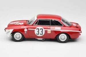 Alfa Romeo GTA 1300 Junior #33 T. Hezemans / G. van Lennep Division 1 Winners 4 Hours of Jarama 1972 Minichamps 1:18 15572123 – obrázok 3 z 6