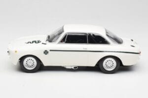 Alfa Romeo GTA 1300 Junior Biely Minichamps 1:18 155120021 Kov – obrázok 3 z 6