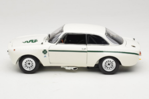 Alfa Romeo GTA 1300 Junior Biely Minichamps 1:18 100120501 Kov – obrázok 4 z 8