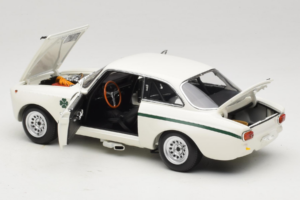Alfa Romeo GTA 1300 Junior Biely Minichamps 1:18 100120501 Kov – obrázok 5 z 8
