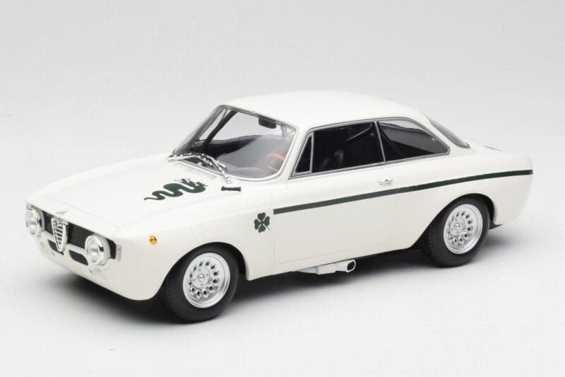 Alfa Romeo GTA 1300 Junior Biely Minichamps 1:18 155120021 Kov