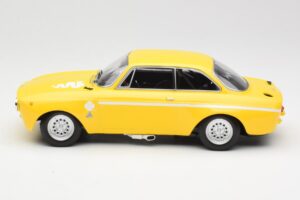 Alfa Romeo GTA 1300 Junior Žltý Minichamps 1:18 155120024 Kov – obrázok 5 z 6