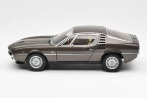 Alfa Romeo Montreal Hnedý Metalický AUTOart 1:18 70173 Kov – obrázok 4 z 8