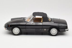 Alfa Romeo Spider 916 Veloce Čierny Ricko 1:18 32107 Kov – obrázok 4 z 8
