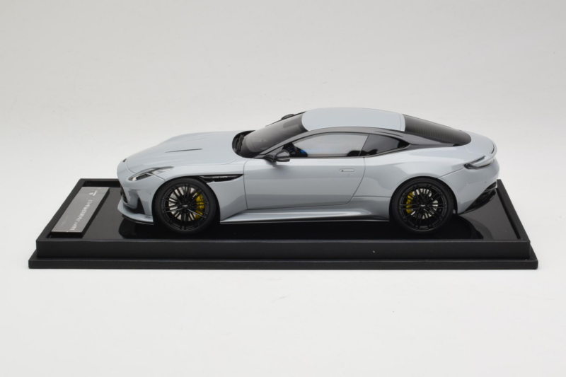 Aston Martin DB12 Nardo Gray MotorHelix 1:18 MH027NG Živica