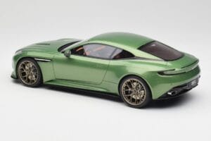 Aston Martin DB12 Zelený GT Spirit 1:18 GT466 Živica – obrázok 4 z 5