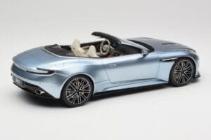 Aston Martin DB12 Volante Caribbean Blue Pearl GT Spirit 1:18 GT479 Živica – obrázok 2 z 6